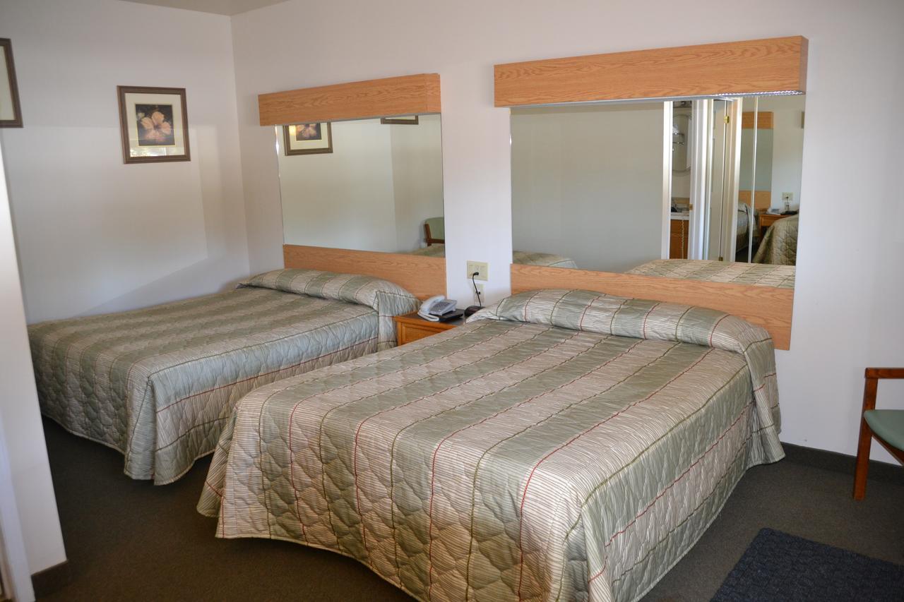 Calabogie Motor Inn Экстерьер фото